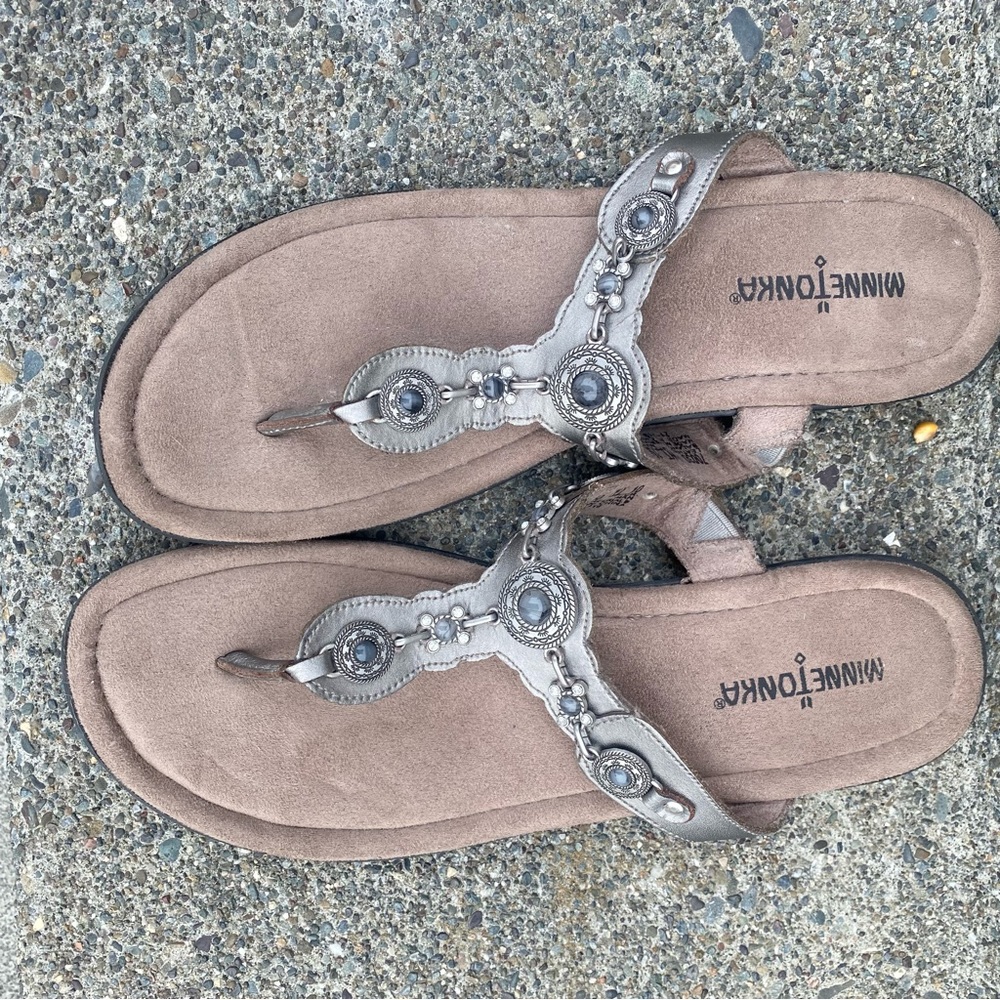 Minnie Tonka women 10 leather pewter embellished thong/sandal rubber sole 70030